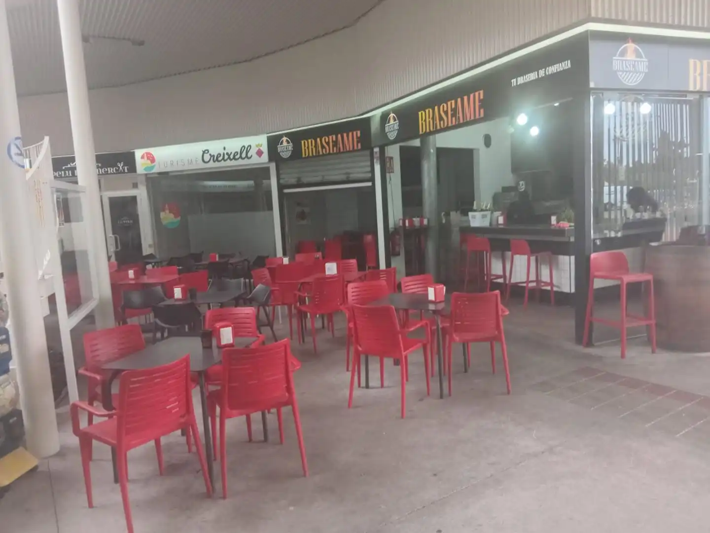 Locale commerciale in cessione a Calle Lerida 57
