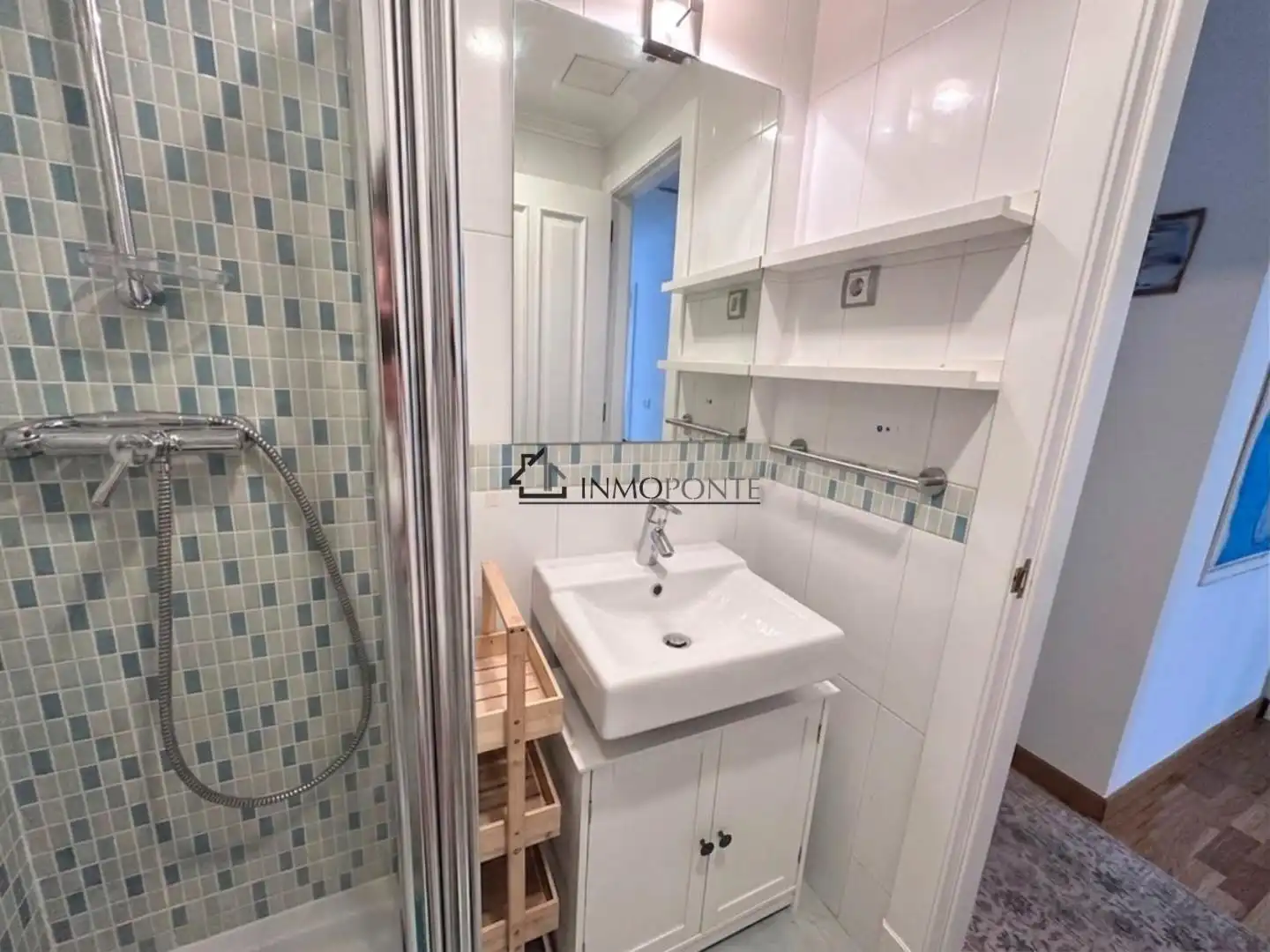 Baño de Piso en venta en Poio con Calefacción, Terraza y Trastero