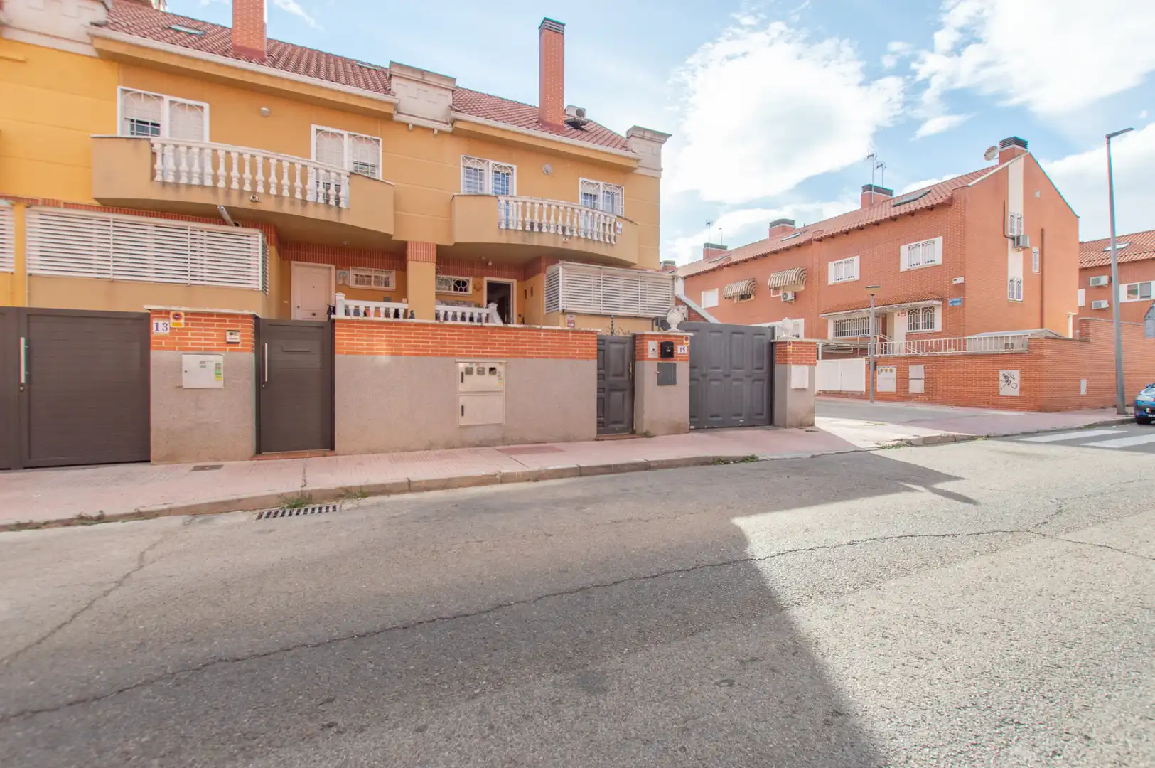 Vista exterior de Casa adosada en venta en Alcalá de Henares con Aire acondicionado, Calefacción y Terraza