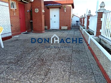Appartamento con balcone in vendita a Sur