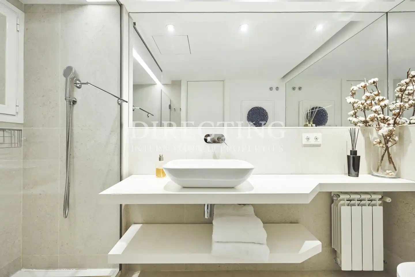 Badezimmer von Wohnung zum Verkauf in Madrid mit Klimaanlage und Heizung