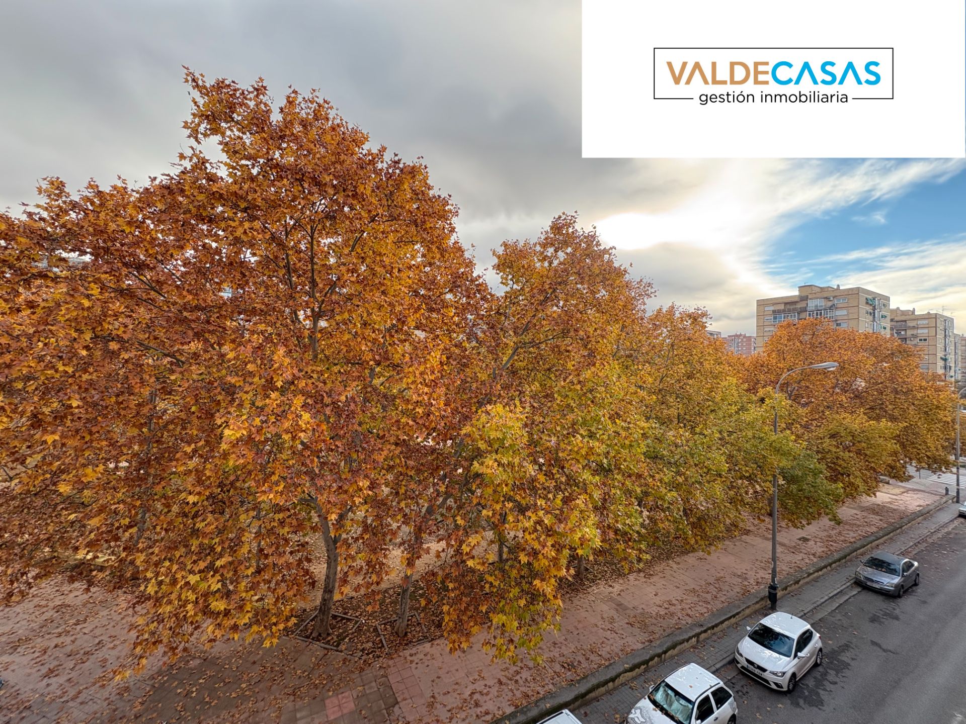 Flat for sale in  Granada Capital  with Air Conditioner, Heating and Furnished