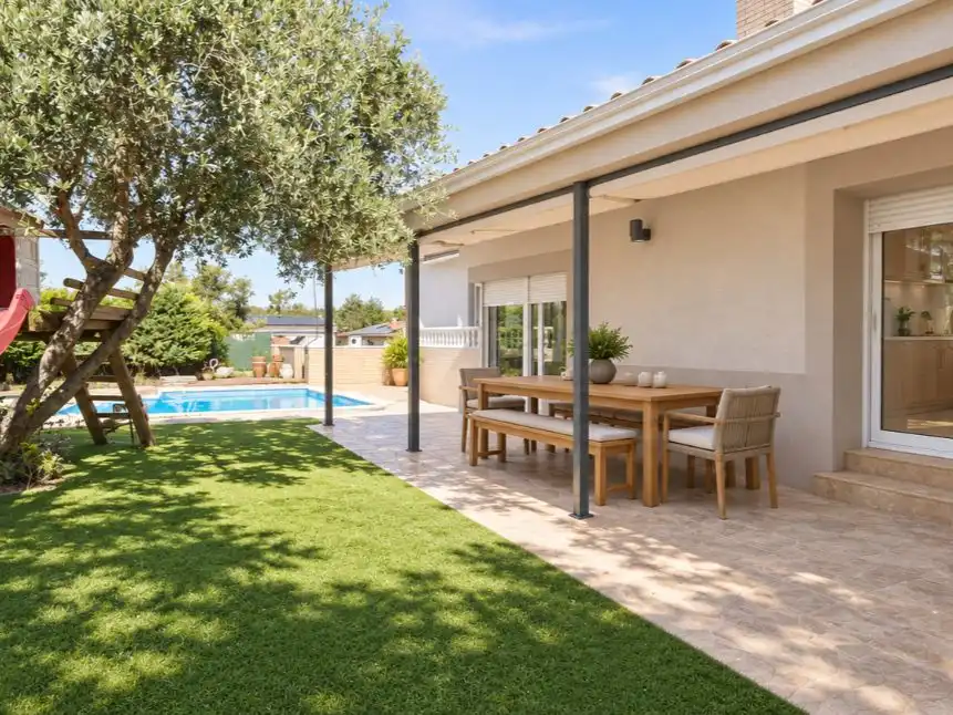 Terrassa de Casa o xalet en venda en Riudellots de la Selva, Girona