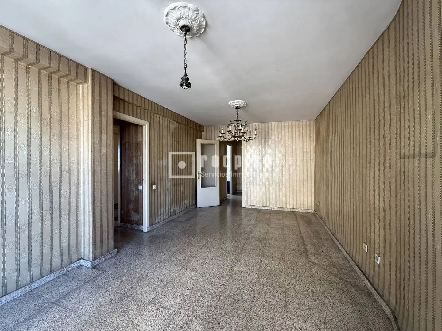 Piso en venta en Málaga con Calefacción, Terraza y Alarma
