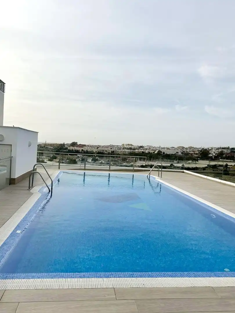 Piscina de Àtic en venda en Marbella amb Aire condicionat, Traster i Moblat