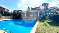 Piscina de Casa o xalet en venda en Sant Cugat del Vallès amb Aire condicionat, Calefacció i Jardí privat