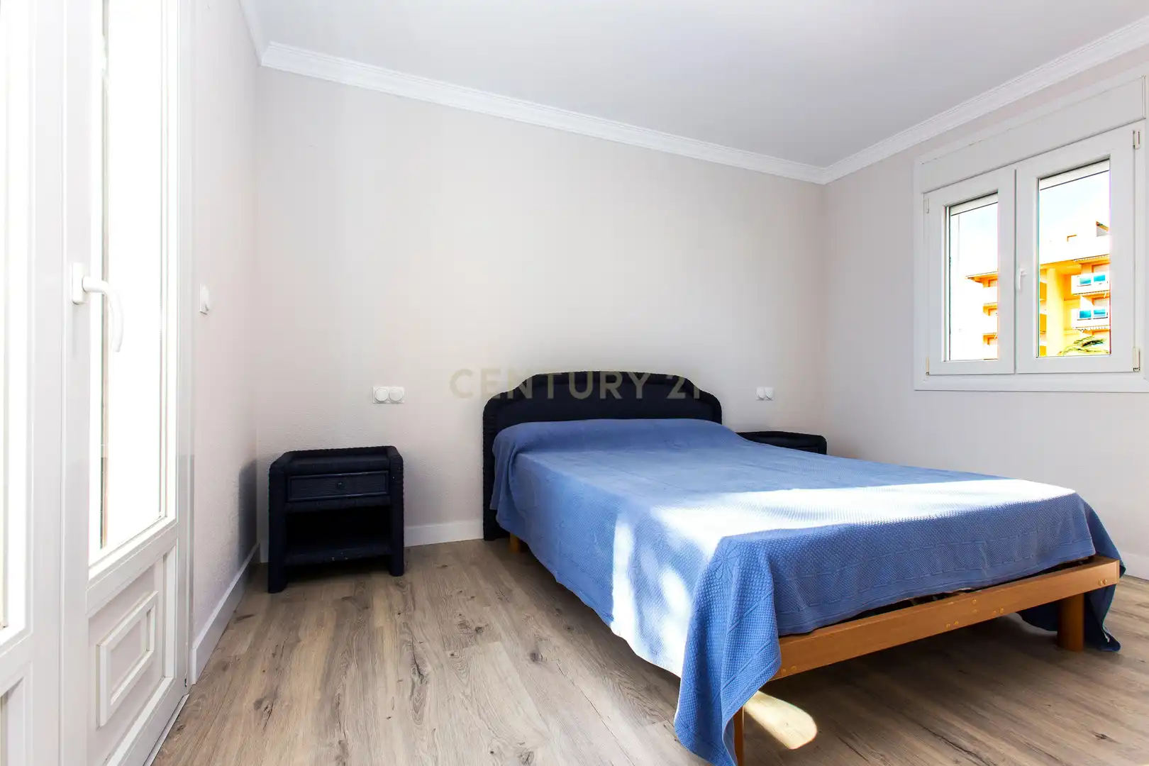 Schlafzimmer von Einfamilien-Reihenhaus zum Verkauf in Oliva mit Klimaanlage, Privatgarten und Ofen
