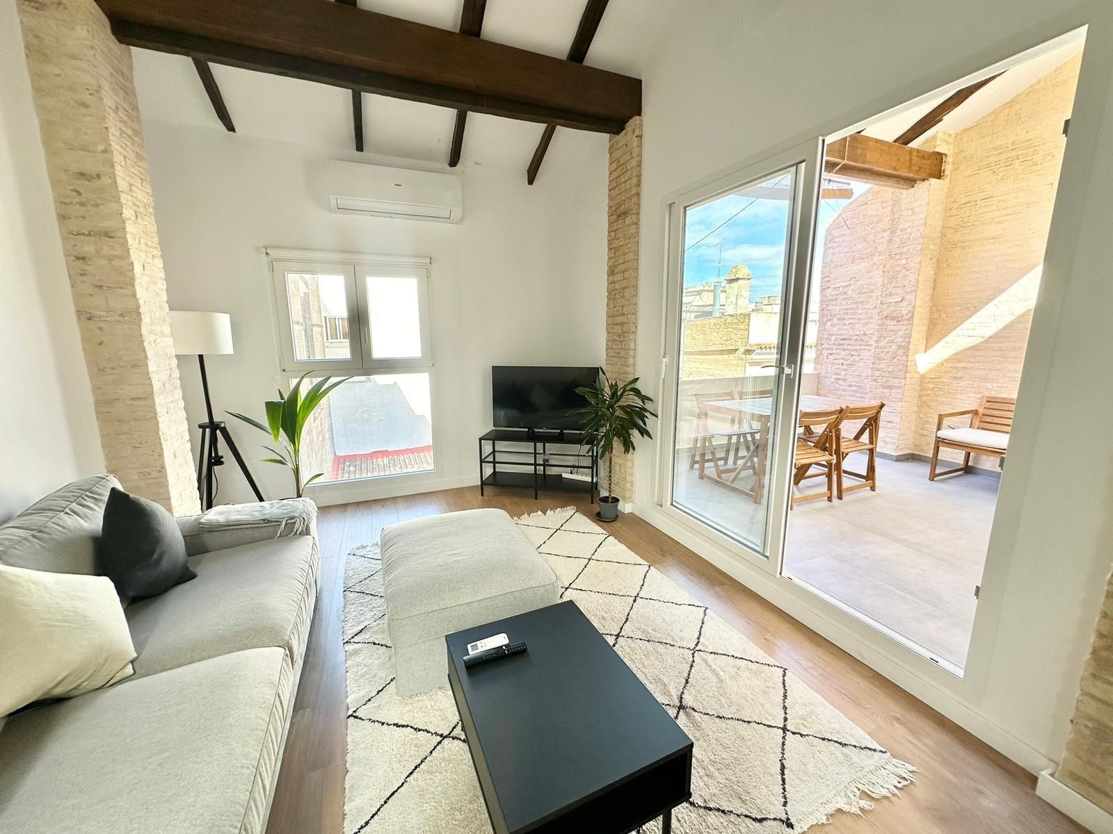 Attic to rent in Calle LUIS DESPUIG, El Cabanyal - El Canyamelar