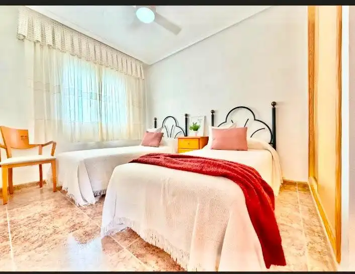 Dormitori de Apartament de lloguer en San Pedro del Pinatar amb Aire condicionat, Moblat i Rentadora
