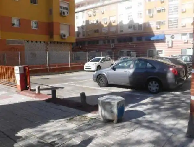 Aparcament en venda a Este - Alcosa- Torreblanca