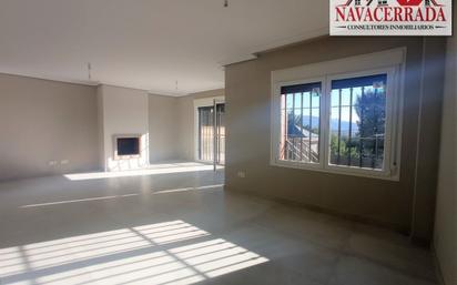 Sala d'estar de Casa o xalet en venda en Collado Mediano amb Aire condicionat, Terrassa i Piscina