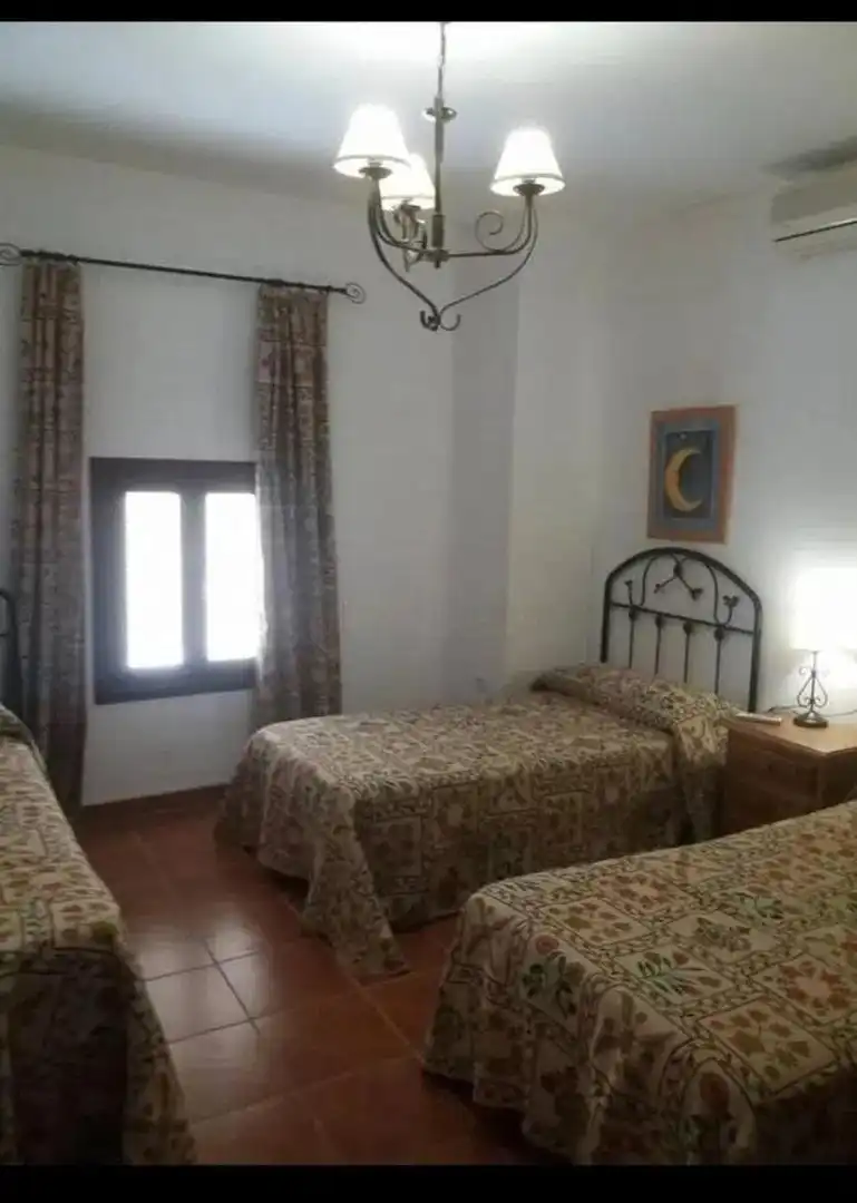 Dormitori de Casa o xalet en venda en Lucena amb Aire condicionat i Piscina