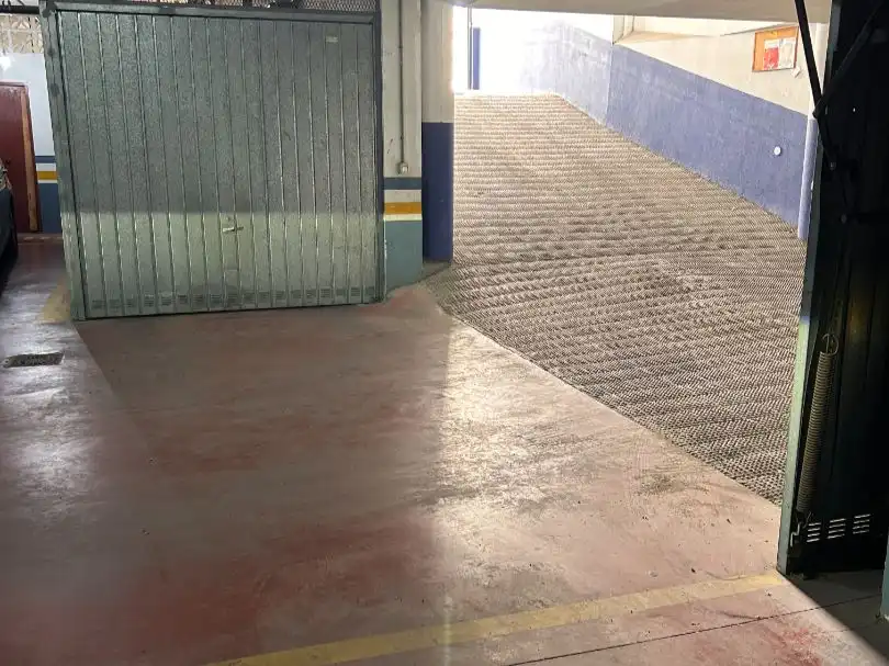 Garage for rent in Calle Juan de Mariana, 3, Centro