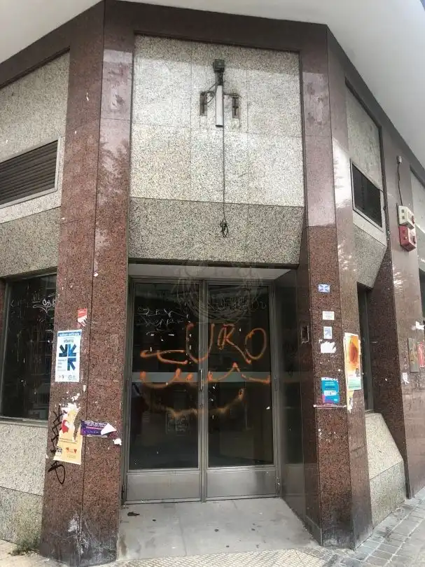 Vista exterior de Local en venda en Bilbao 