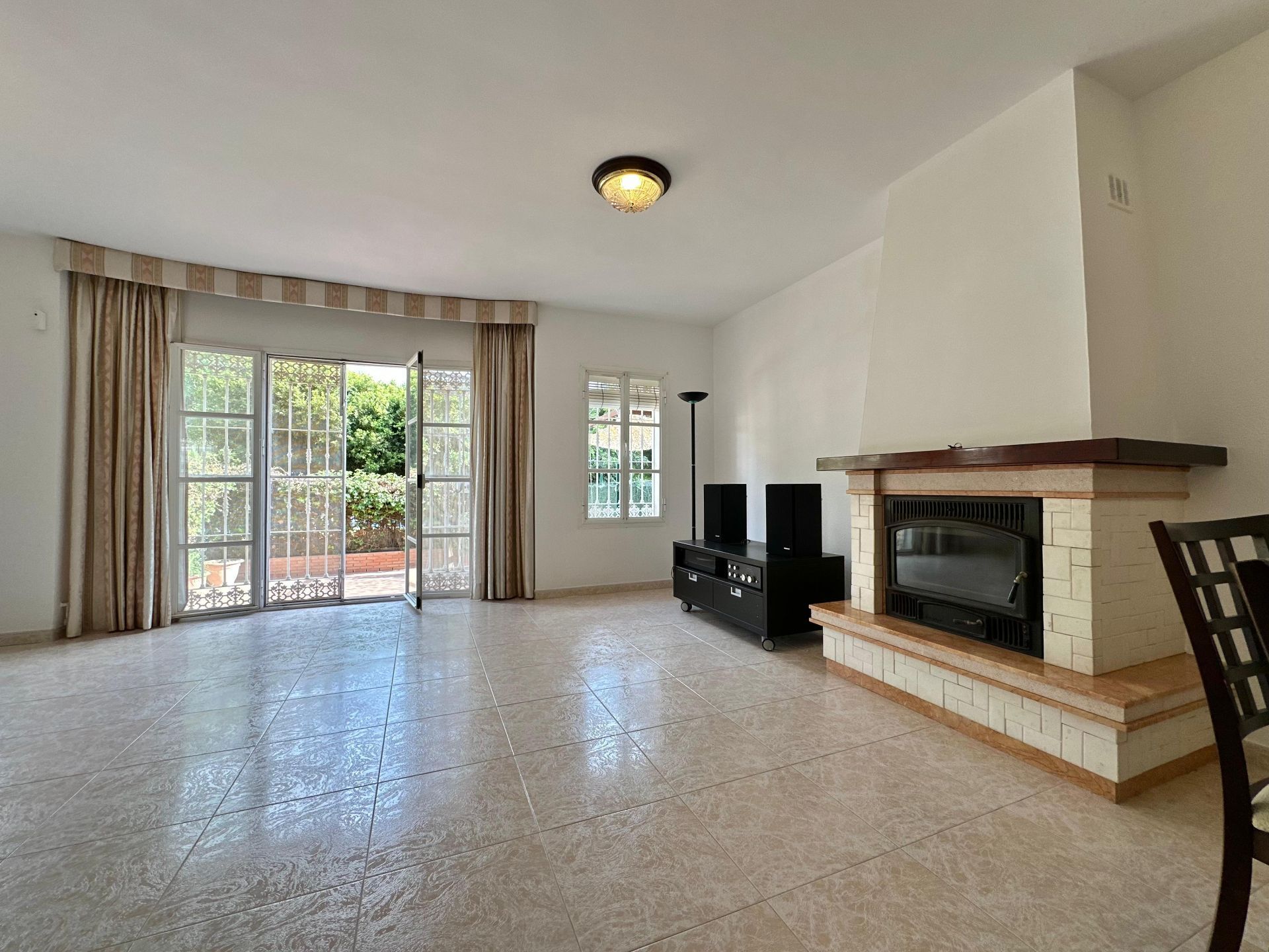 Living room of House or chalet for sale in Vélez-Málaga  with Heating, Private garden and Terrace