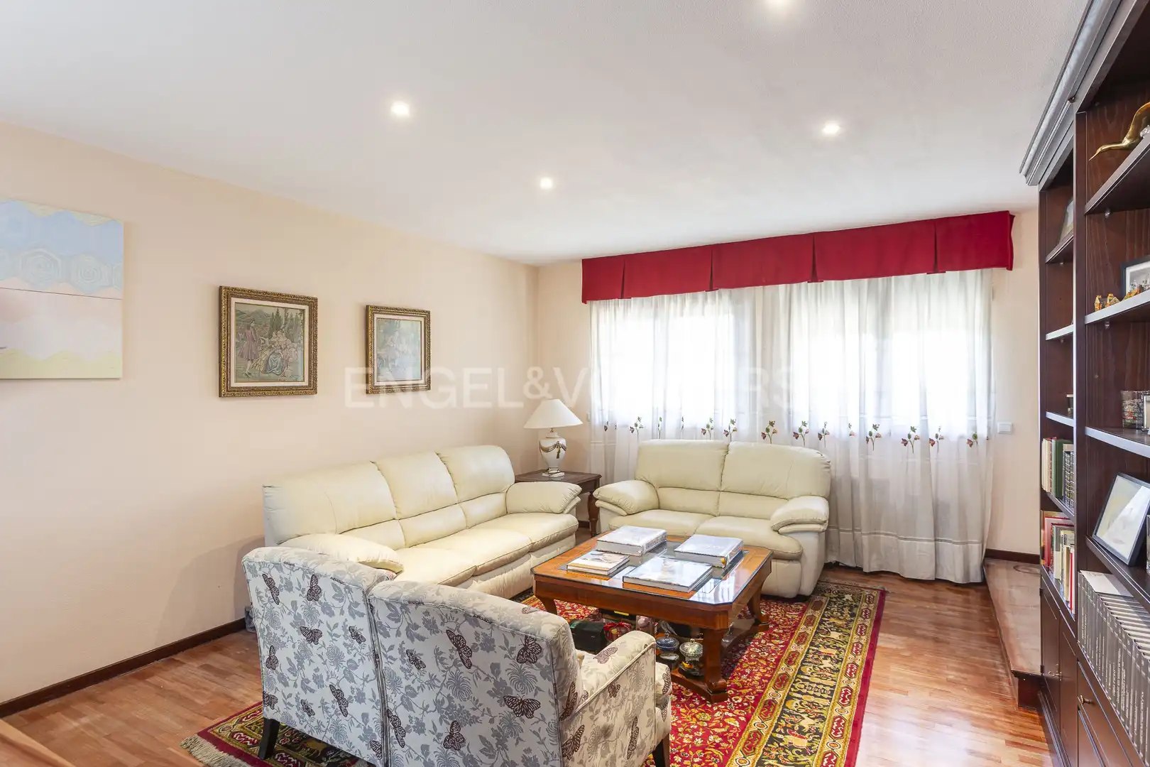 Sala de estar de Casa o chalet de alquiler en Pozuelo de Alarcón con Calefacción, Jardín privado y Parquet