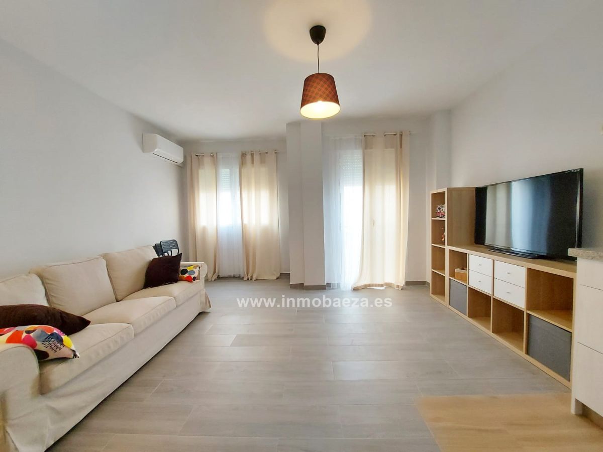 Sala d'estar de Apartament en venda en Baeza amb Aire condicionat, Calefacció i Terrassa