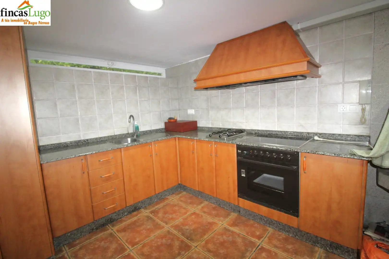 Cocina de Casa o chalet en venta en Guntín con Calefacción, Jardín privado y Terraza