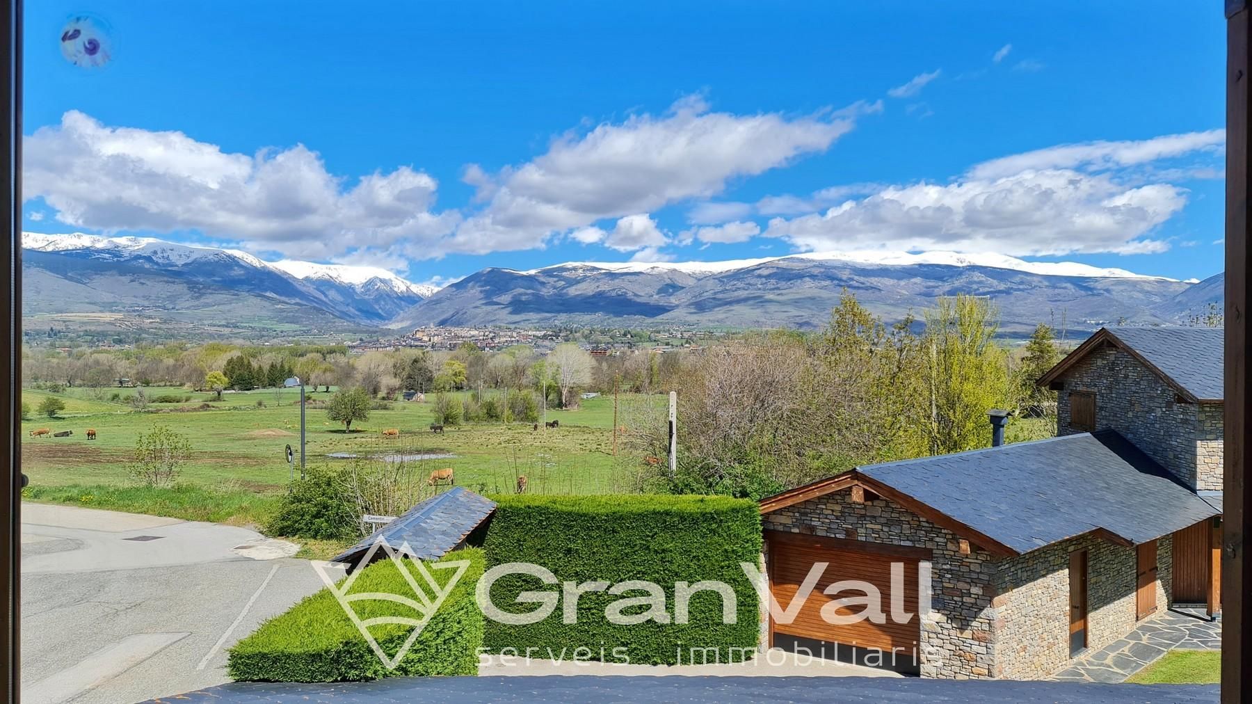 Vista exterior de Casa adosada en venda en Puigcerdà amb Calefacció i Jardí privat