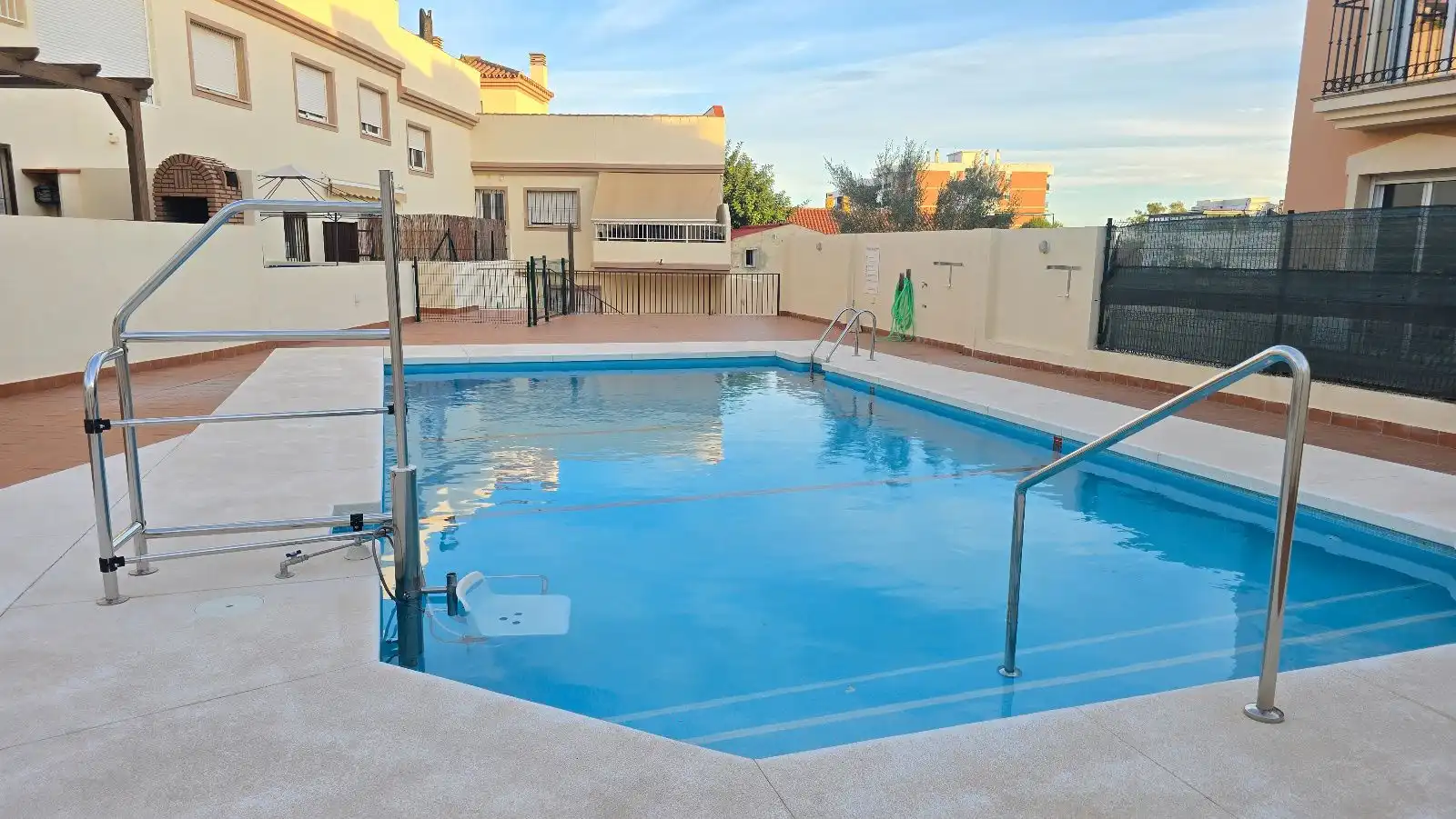 Swimming pool of Flat for sale in El Pinillo 