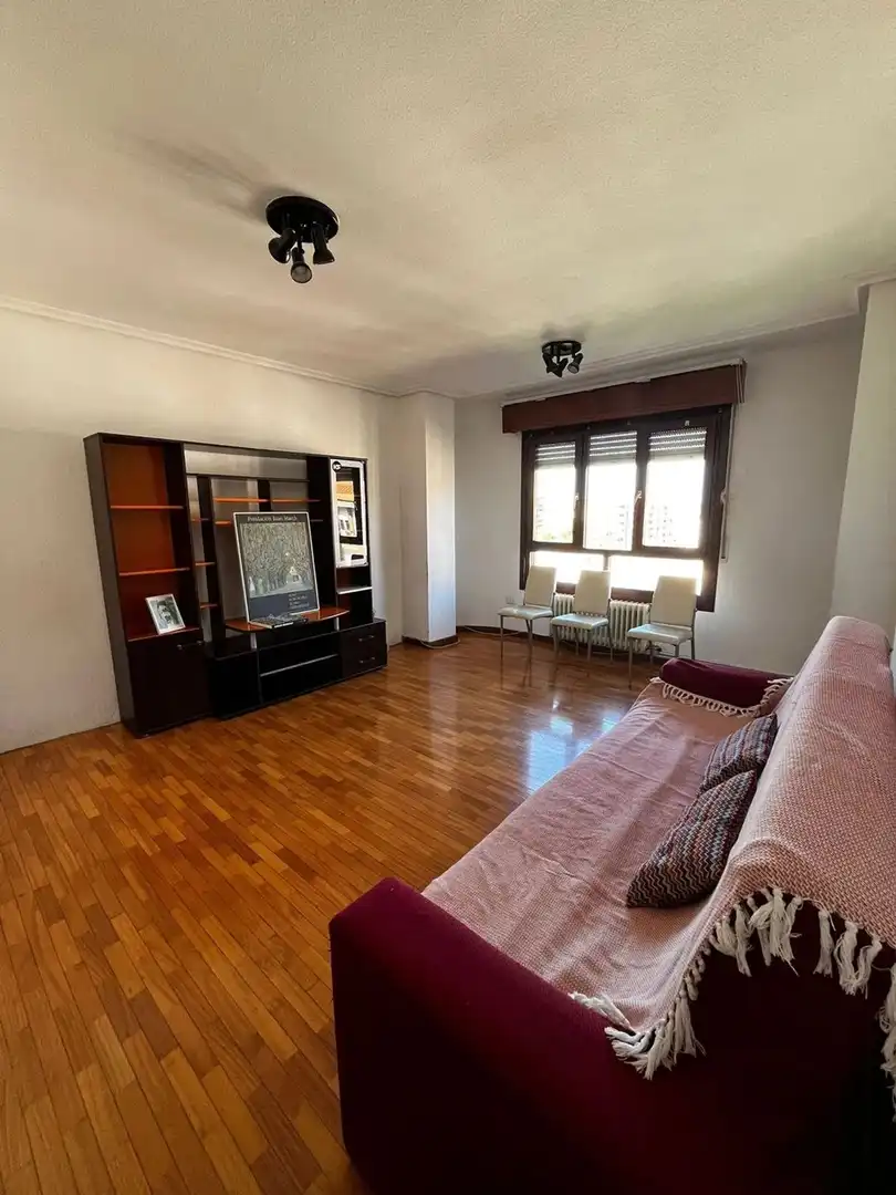 Sala de estar de Piso en venta en  Logroño con Calefacción, Trastero y Piscina comunitaria