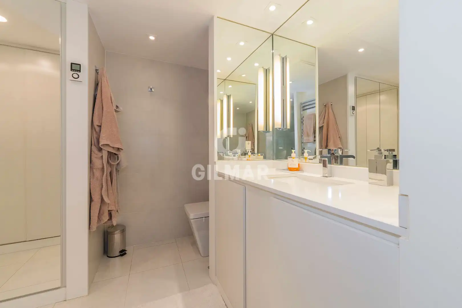 Baño de Piso en venta en Madrid con Calefacción, Jardín privado y Piscina