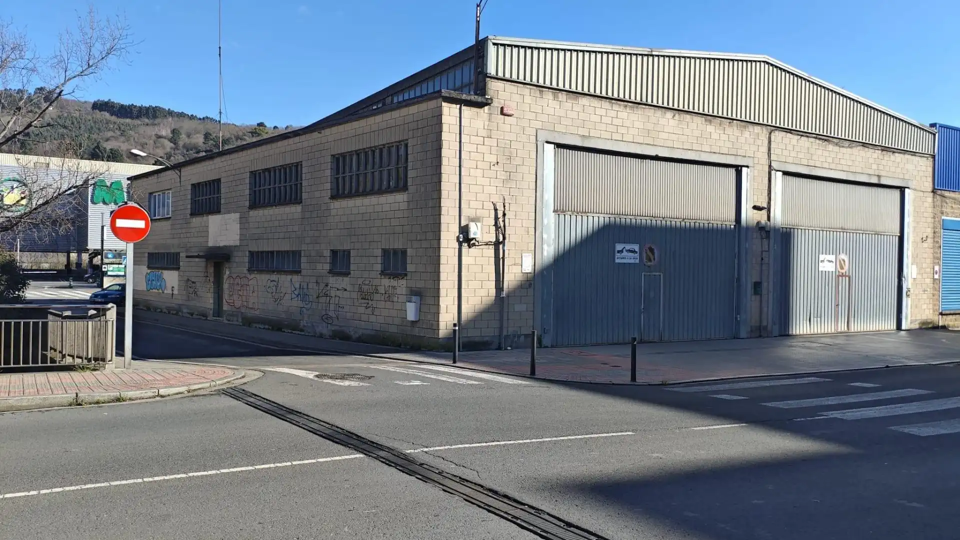 Vista exterior de Nave industrial de alquiler en Basauri 