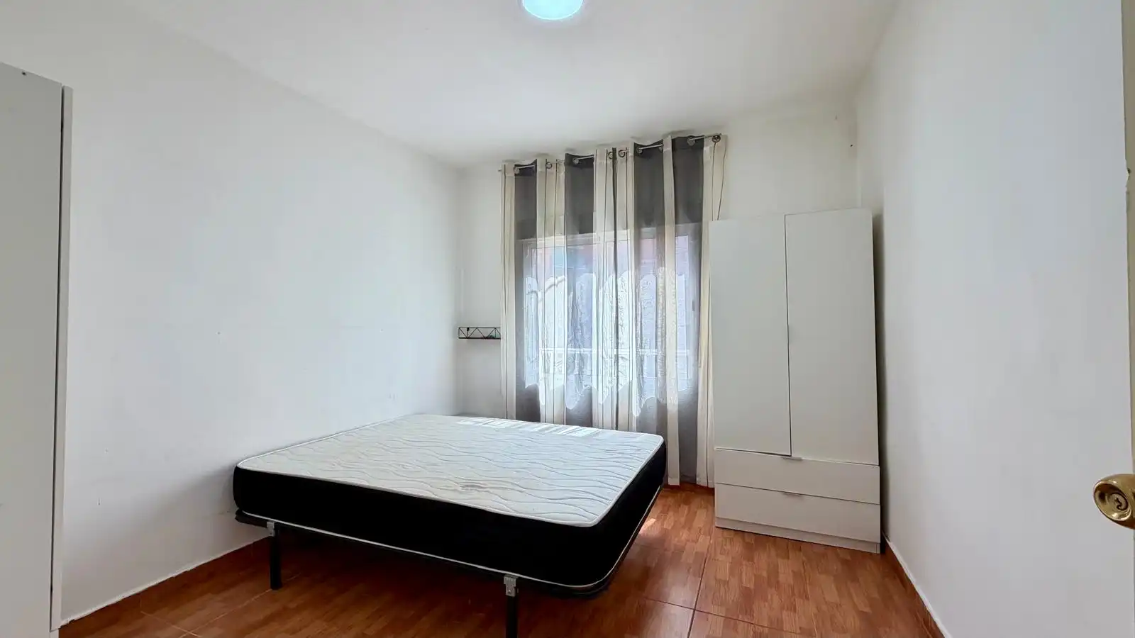 Habitación de Piso en venta en L'Hospitalet de Llobregat con Terraza y Trastero