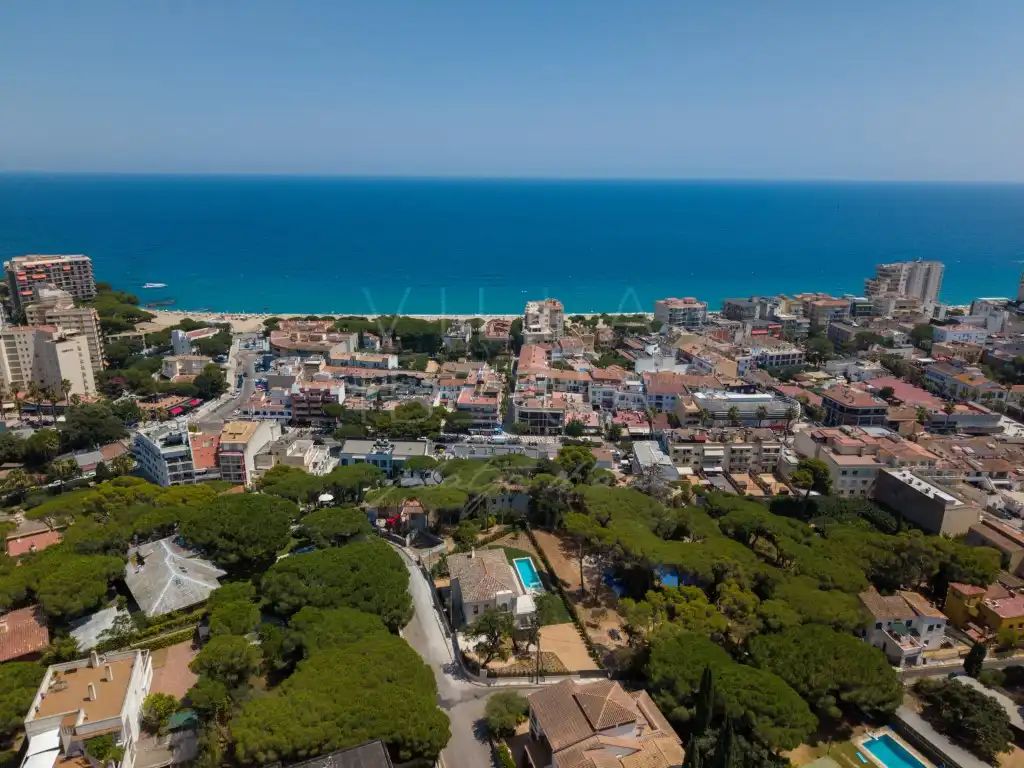 Vista exterior de Casa o xalet en venda en Castell d'Aro, Platja d'Aro i s'Agaró amb Aire condicionat, Calefacció i Jardí privat
