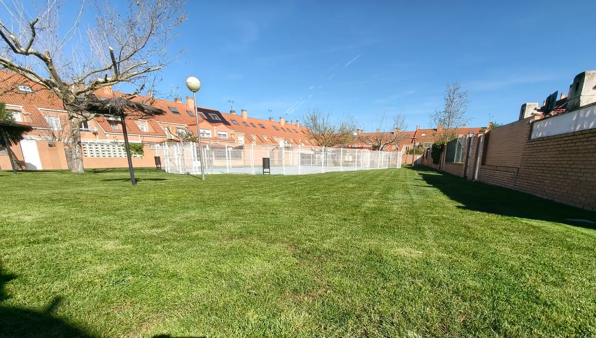 Vista exterior de Casa o xalet en venda en Parla amb Aire condicionat, Calefacció i Jardí privat
