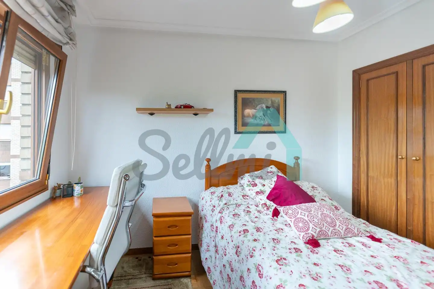 Bedroom of Flat for rent in Oviedo   with Heating, Parquet flooring and Furnished