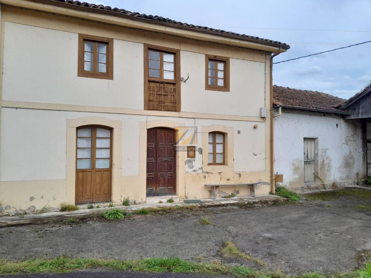 Vista exterior de Casa o chalet en venta en Oviedo  con Calefacción y Parquet