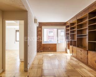 Sala d'estar de Apartament de lloguer en  Madrid Capital amb Aire condicionat i Balcó