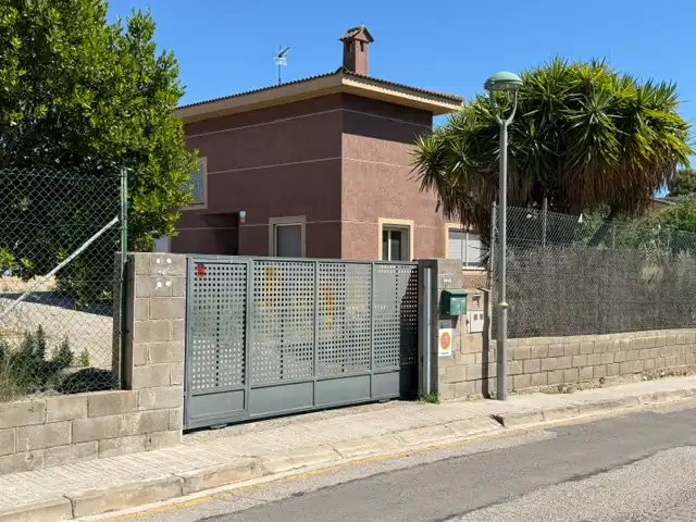 Vista exterior de Casa o xalet en venda en Tarragona amb Jardí privat, Terrassa i Alarma