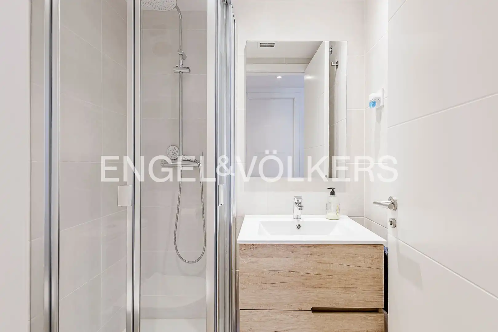 Baño de Ático en venta en Barcelona con Aire acondicionado, Calefacción y Terraza