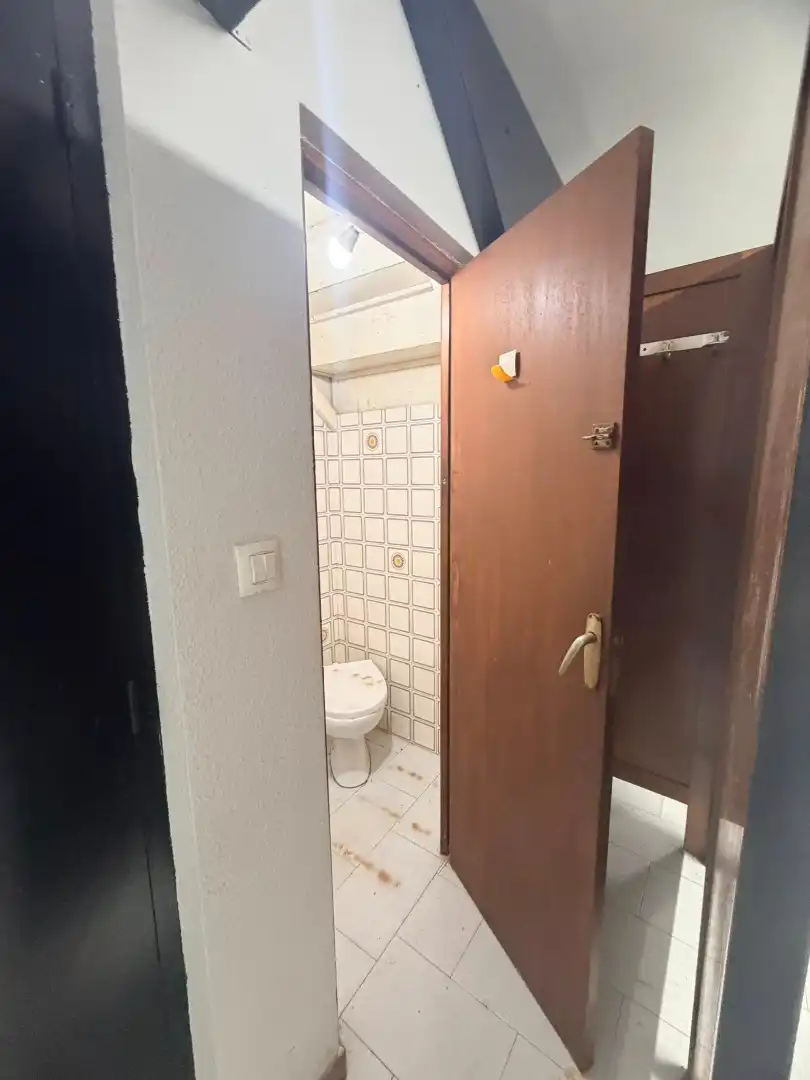 Bany de Local en venda en Torrelavega  amb Moblat