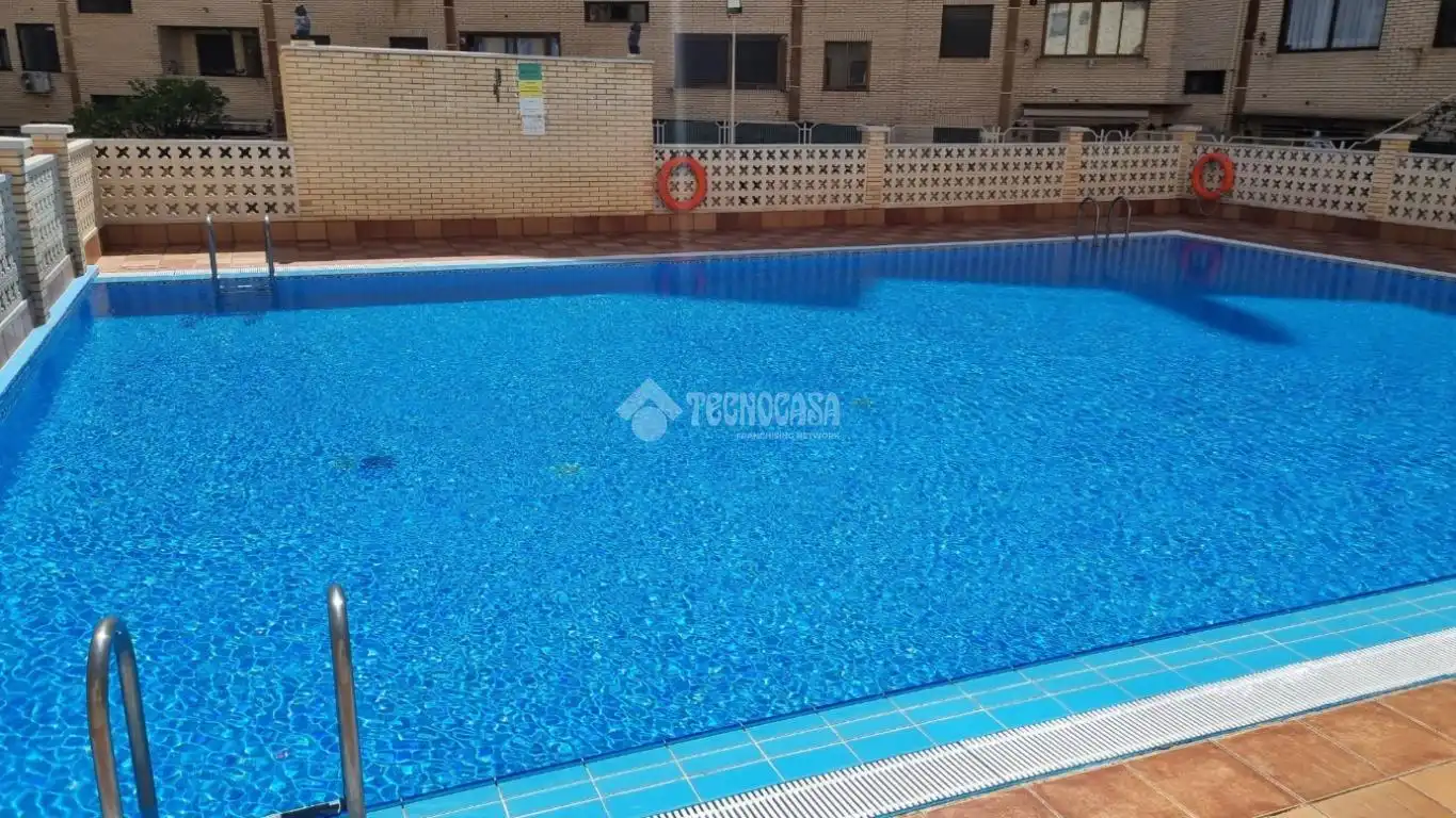 Piscina de Pis de lloguer en Zaragoza amb Aire condicionat, Calefacció i Terrassa