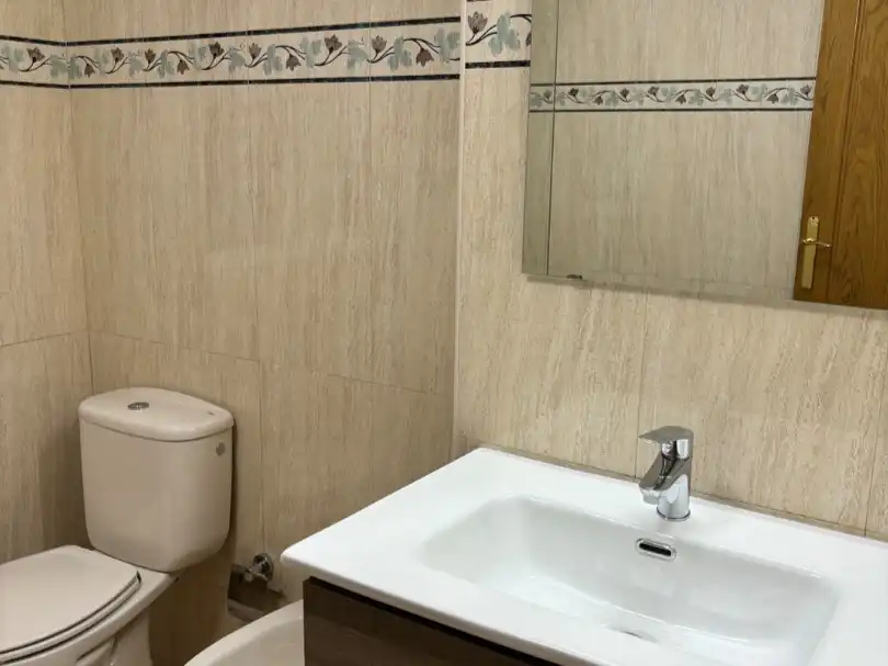 Bany de Pis de lloguer en  Murcia Capital amb Aire condicionat, Terrassa i Balcó