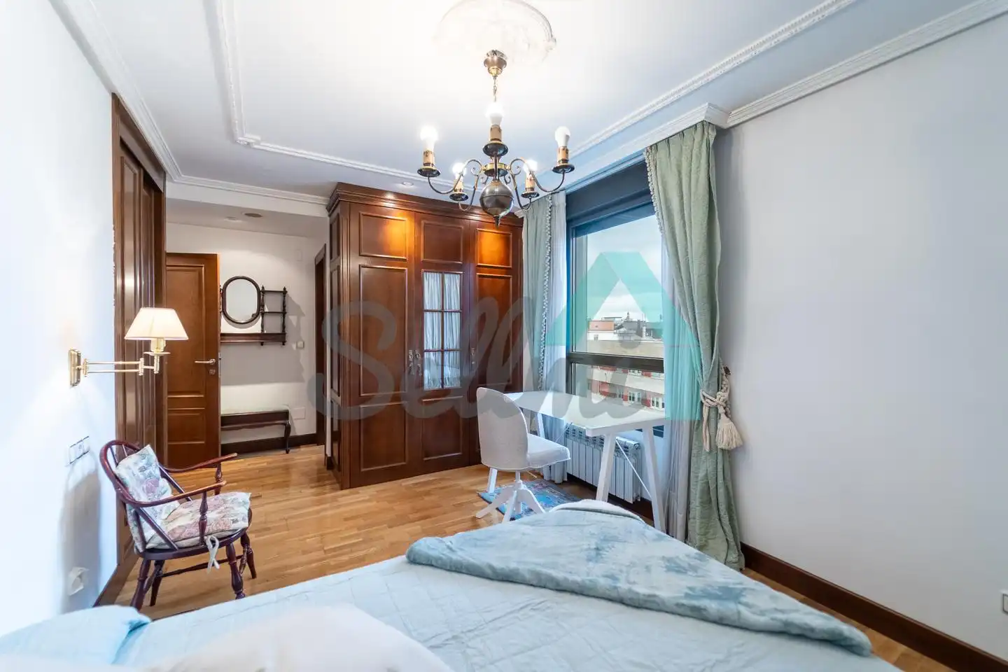 Schlafzimmer von Wohnung zur Miete in Oviedo  mit Heizung, Parkett und Möbliert