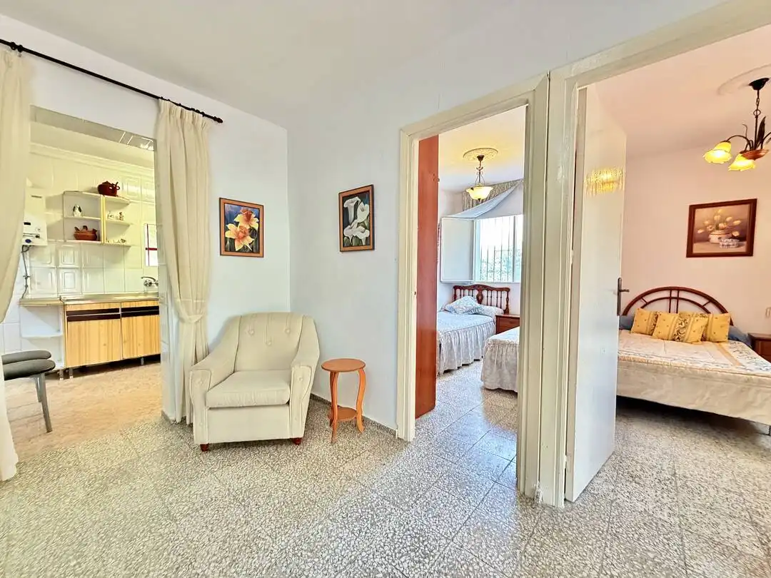 Sala d'estar de Casa o xalet en venda en Benamocarra amb Jardí privat i Moblat