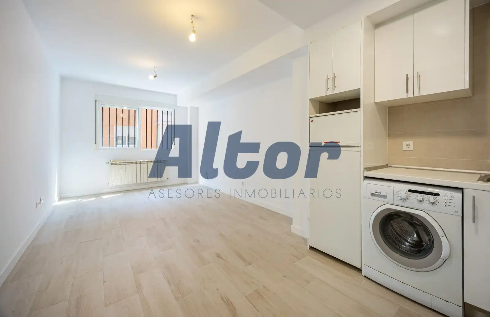 Bedroom of Flat for sale in Madrid  with Air Conditioner, Heating and Storage room