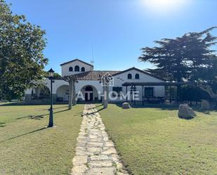 Vista exterior de Casa o xalet en venda en Sant Vicenç de Montalt amb Piscina