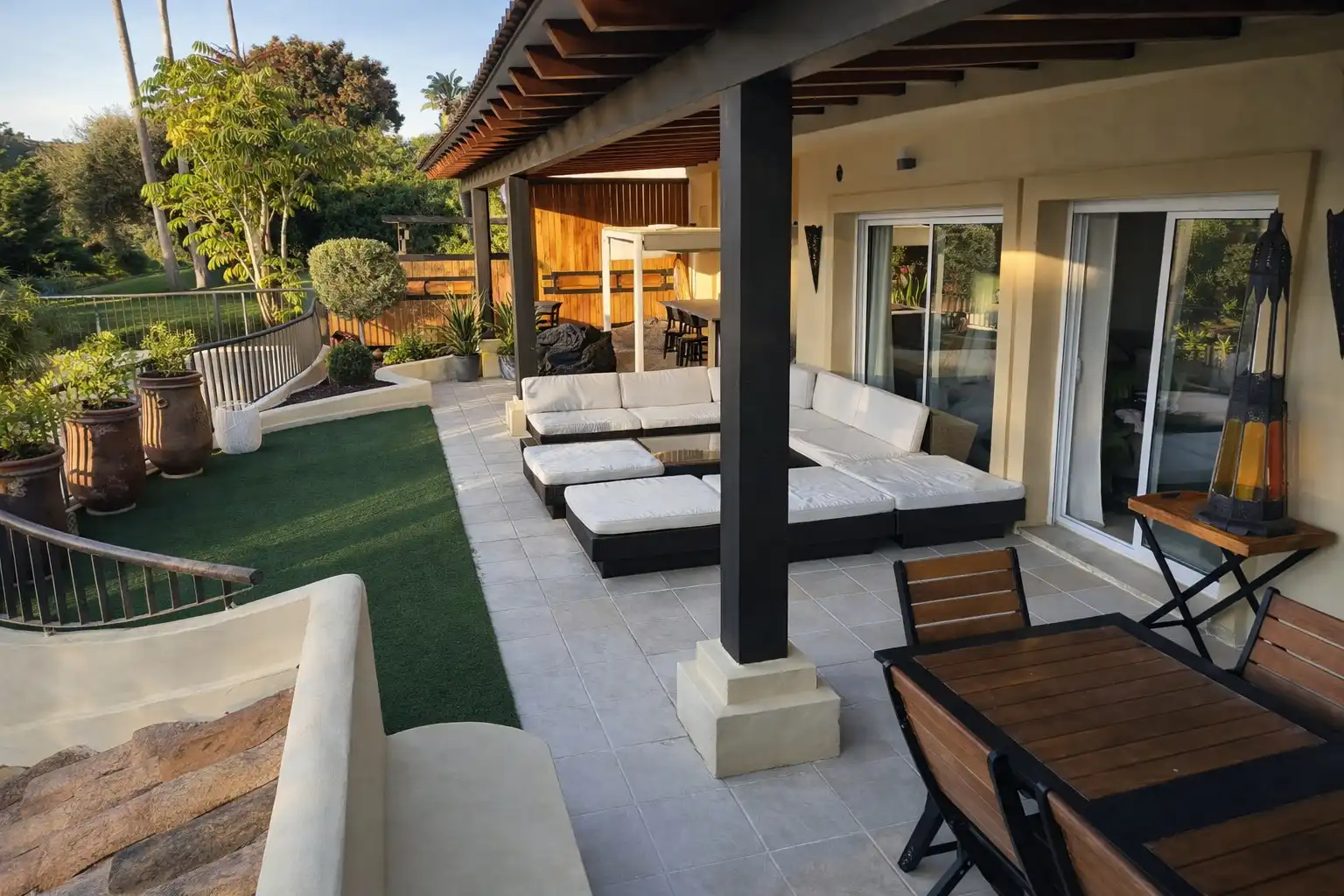 Terrasse von Wohnung zum Verkauf in Sotogrande mit Klimaanlage, Terrasse und Abstellraum