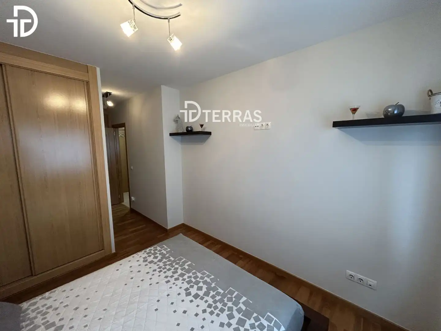 Habitación de Piso en venta en Poio con Calefacción, Trastero y Amueblado