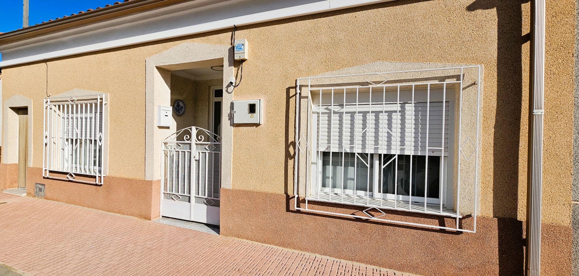 Vista exterior de Casa adosada en venda en Alhama de Murcia amb Aire condicionat, Terrassa i Traster