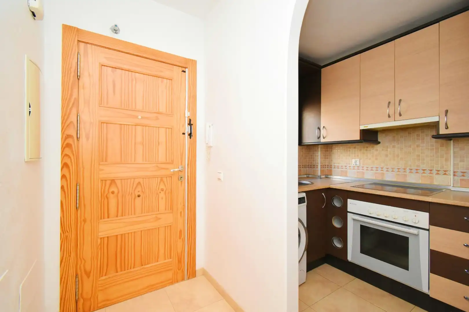 Küche von Wohnung zum Verkauf in Dalías mit Privatgarten, Terrasse und Abstellraum
