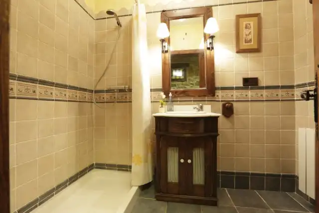 Baño de Finca rústica en venta en Elgoibar con Calefacción, Jardín privado y Terraza
