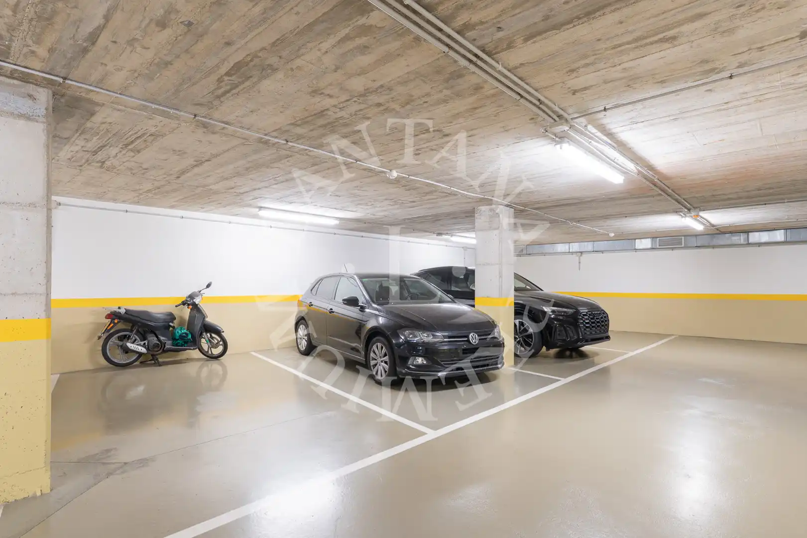 Parking de Piso en venta en Barcelona con Aire acondicionado, Calefacción y Parquet