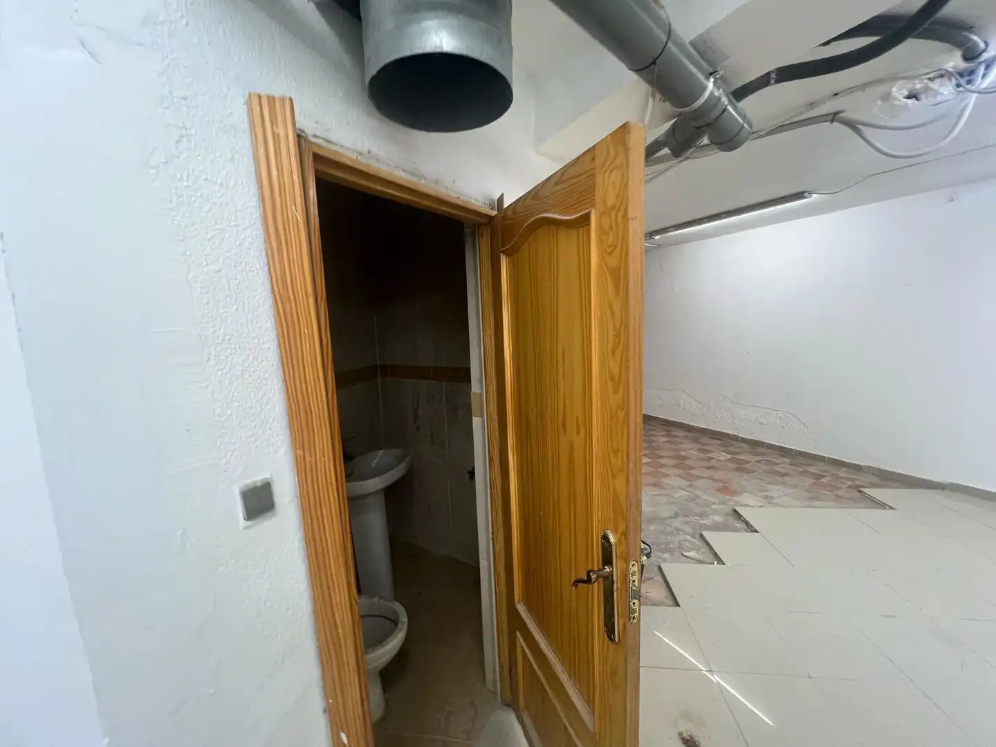 Local comercial en venta en Avenida de la Rosaleda, imagen 3