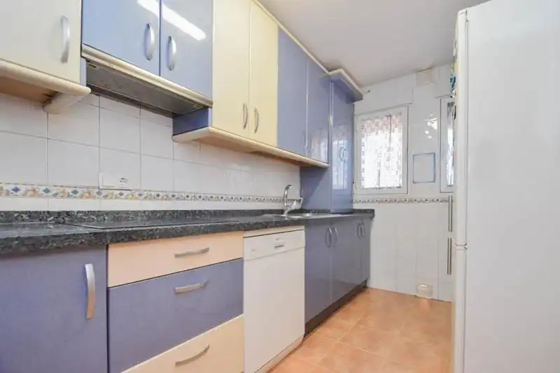 Cuina de Casa o xalet en venda en Alhendín amb Jardí privat, Terrassa i Piscina comunitària